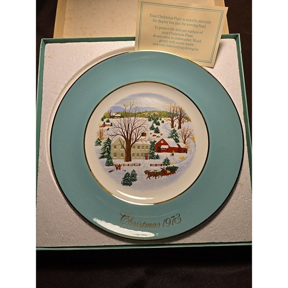Vtg 1973 Avon Collectible Plate 1st Edition Christmas On The Farm‎ By Wedgewood - Picture 1 of 3
